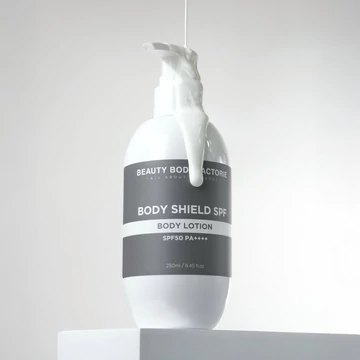 SPF 50 FÉNYVÉDŐ TESTÁPOLÓ